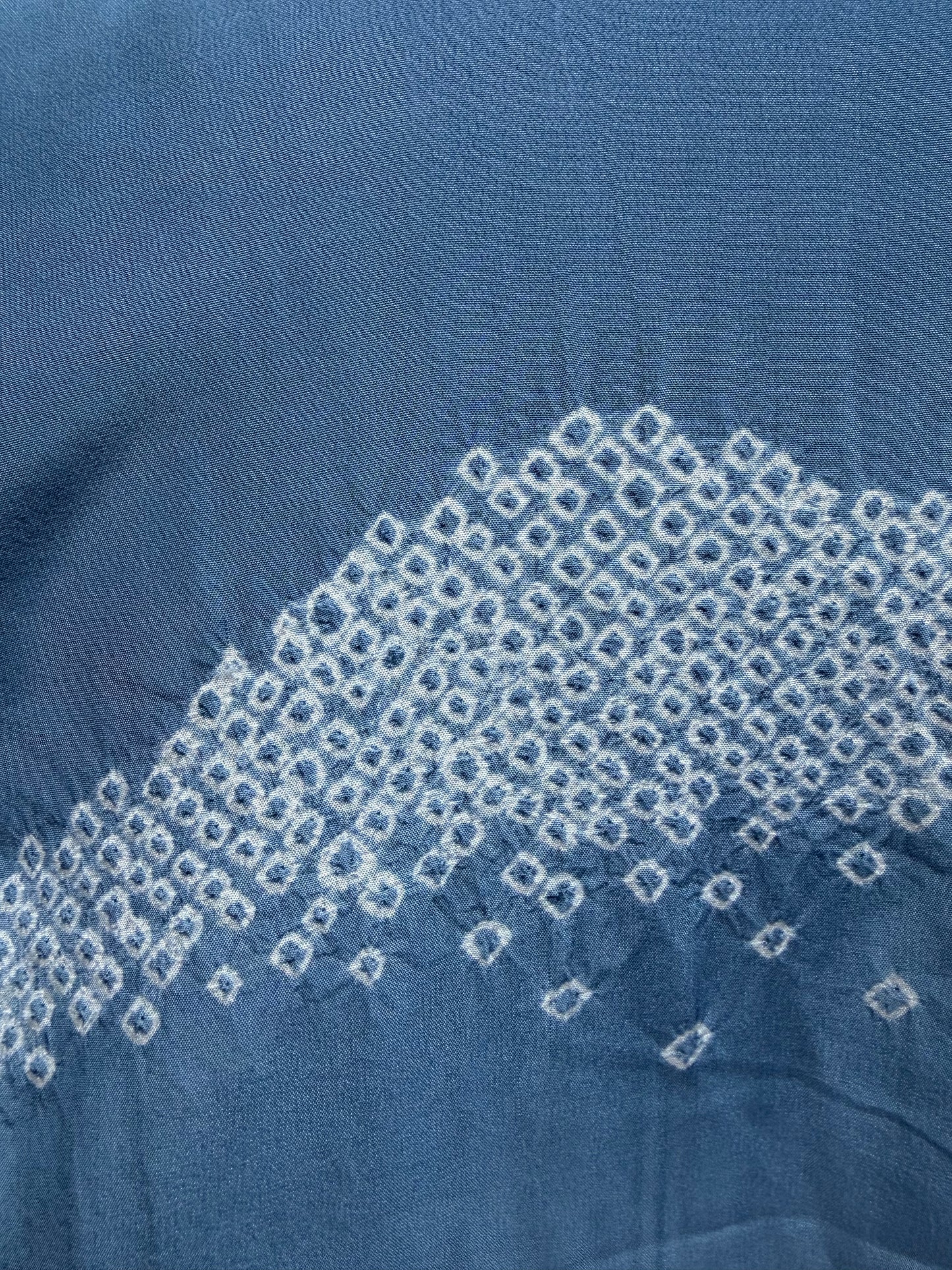 White kanoko shibori tie-dye medallions on the blue nagajuban