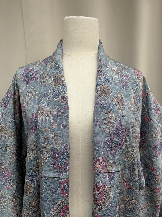 Collar and shoulder seam detail of the blue floral kimono