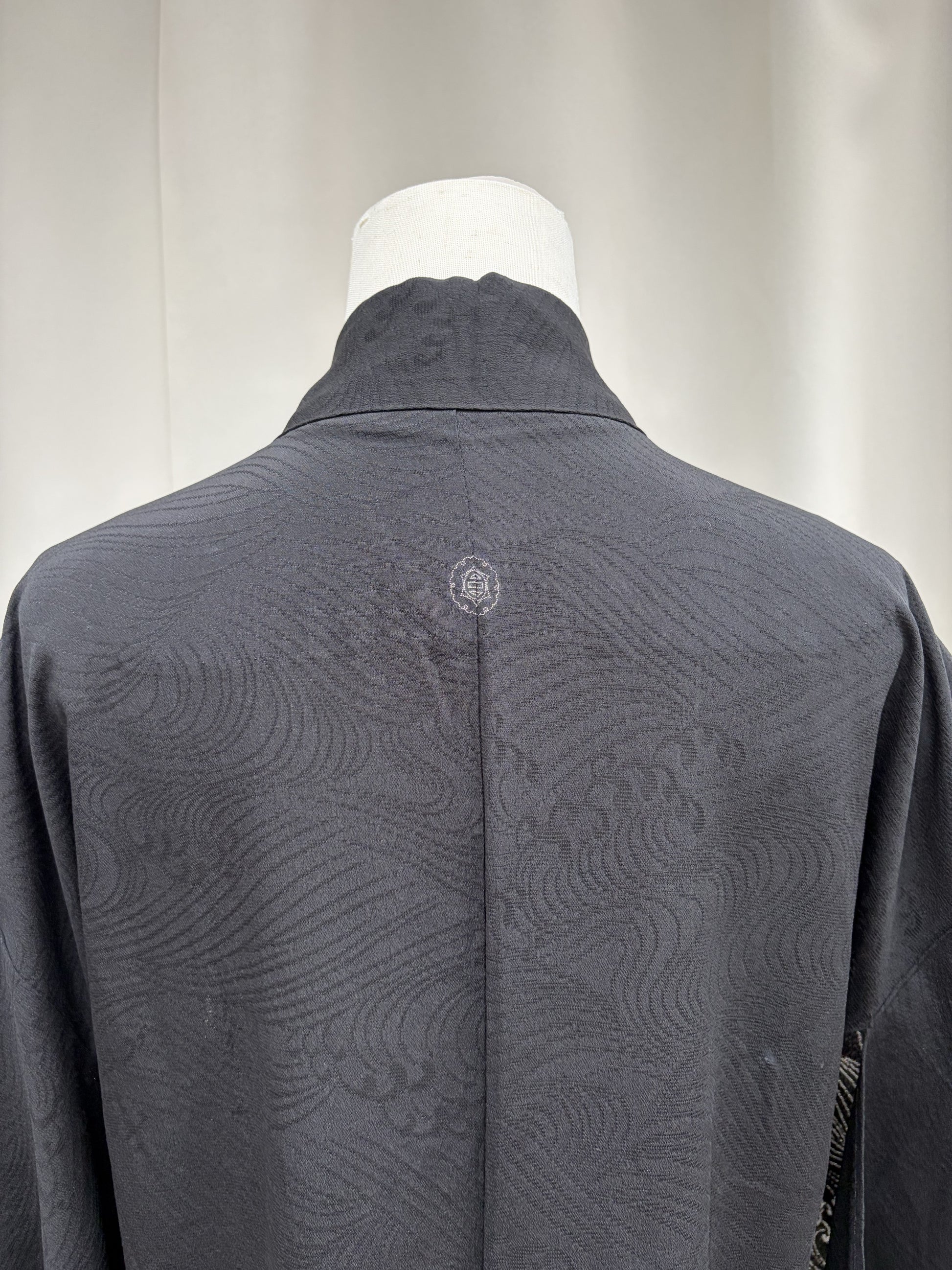 Back of the black summer haori showing the single family crest