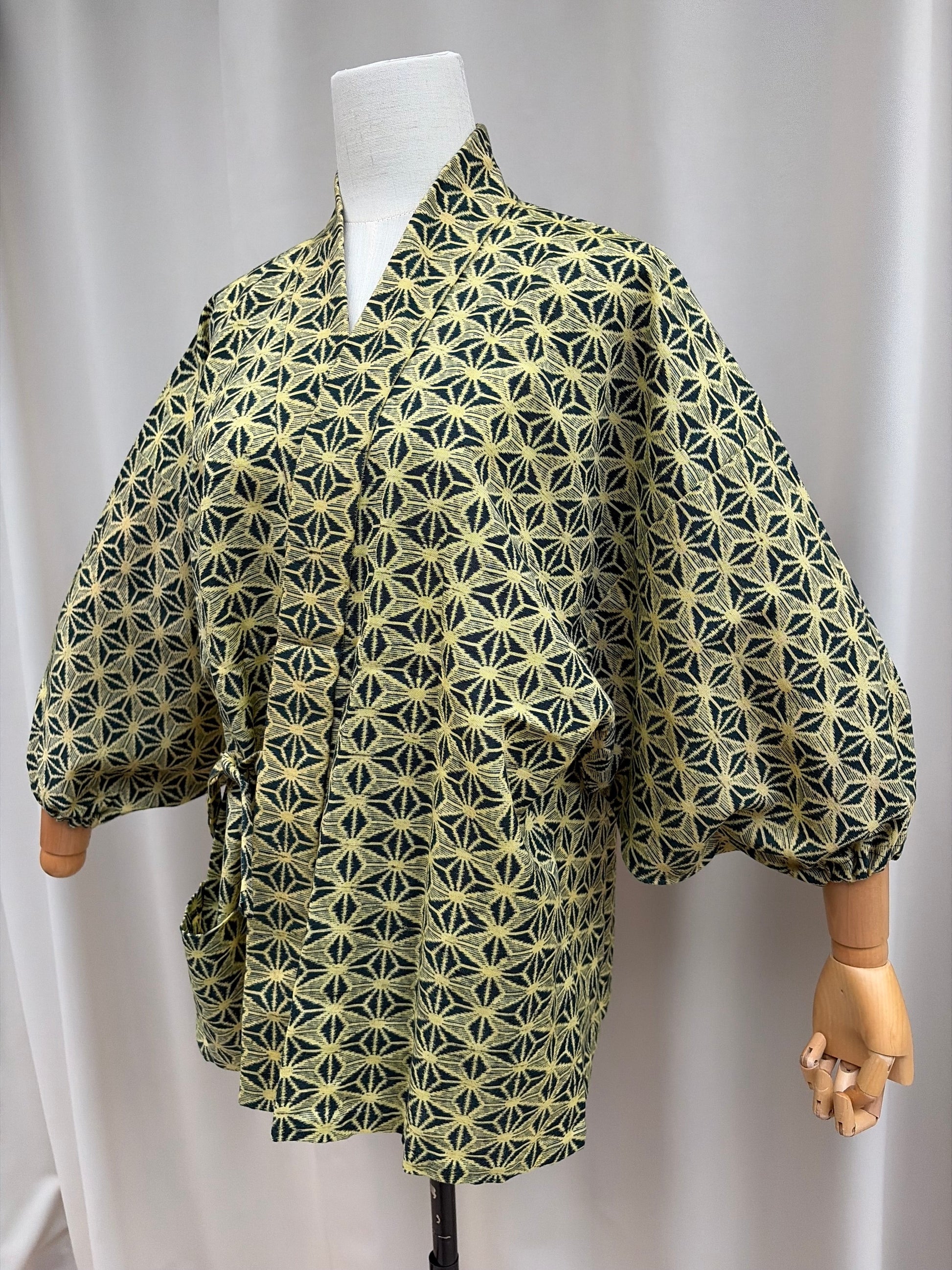Side view of the asanoha hug-me haori showing the balloon sleeve and side tie