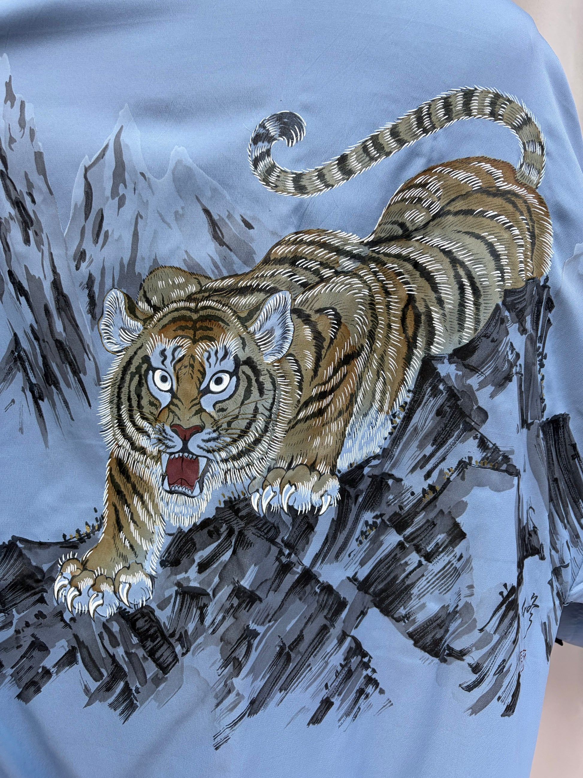 Full hand-painted tiger and landscape design on the haori lining