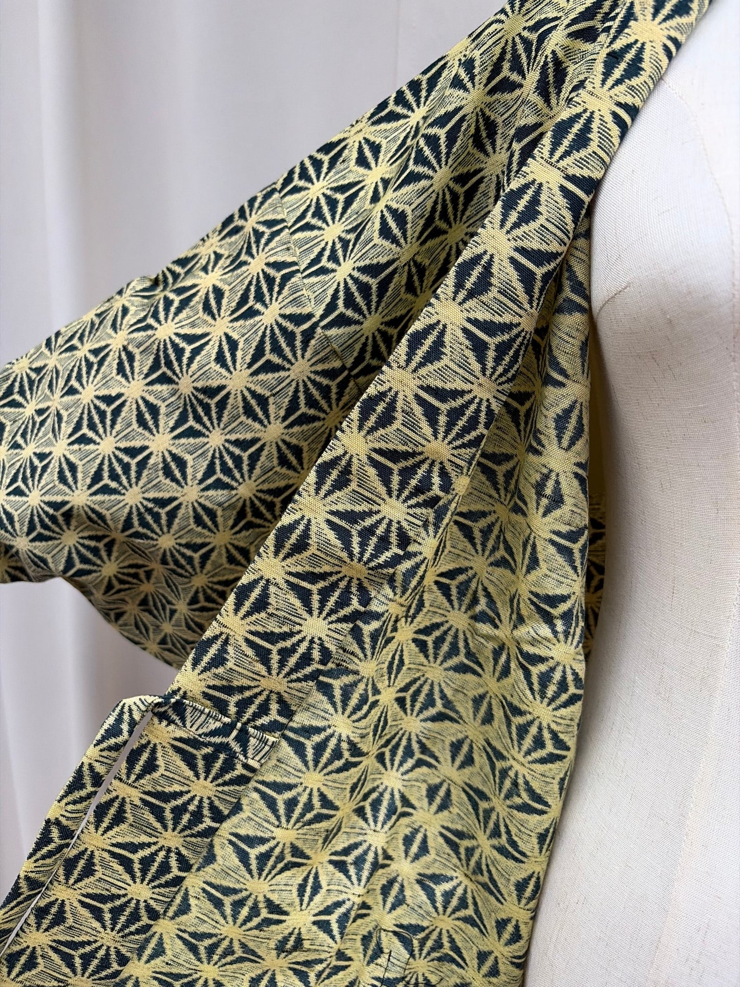 Hem and drape detail of the navy and cream-gold asanoha haori