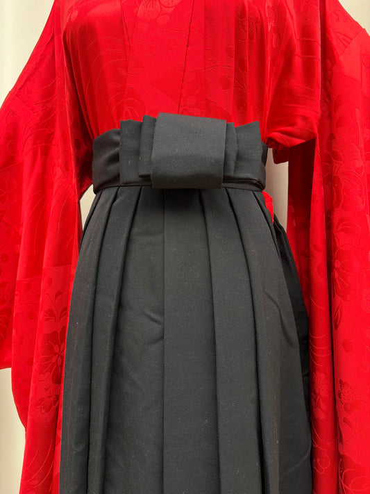 Long himo ties knotted at the waist of the hakama