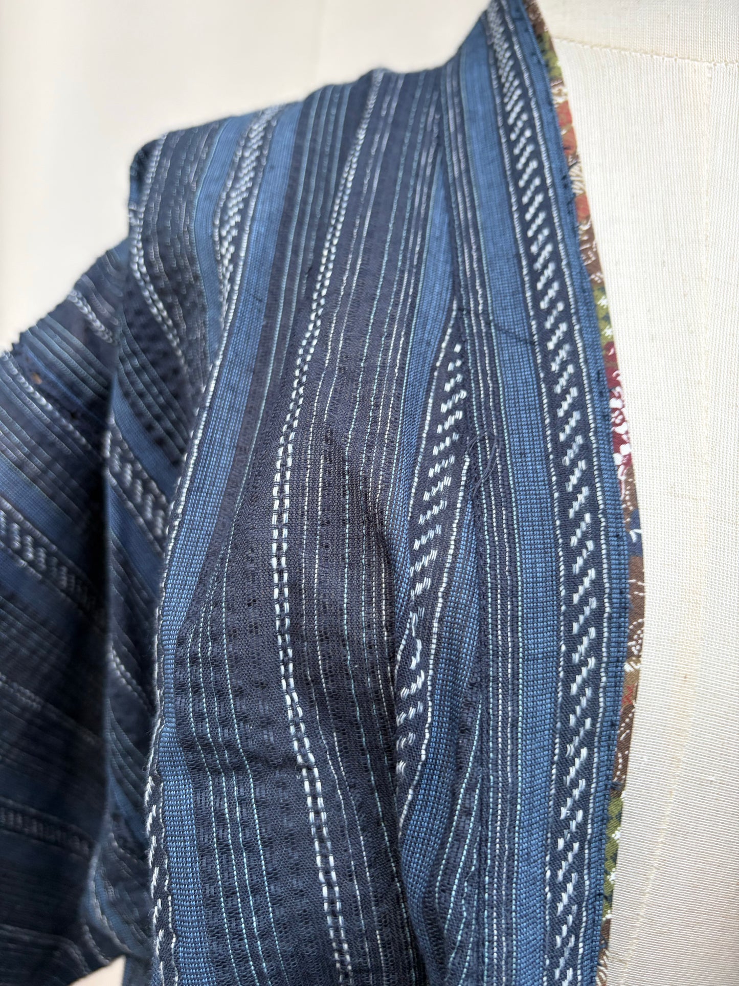 Inside facing and hem of the jinbei top