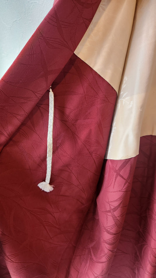 Винтидж тъмно червено хаори с фин мотив на листа