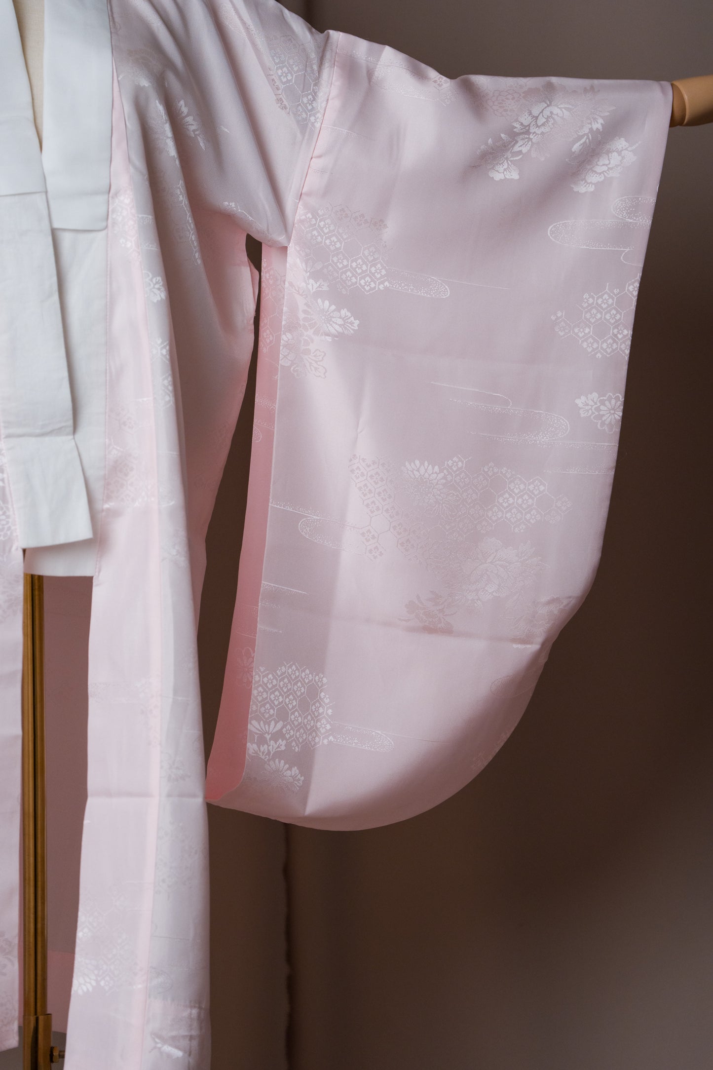 Винтидж Нагаджубан в нежно розово с фини флорални мотиви