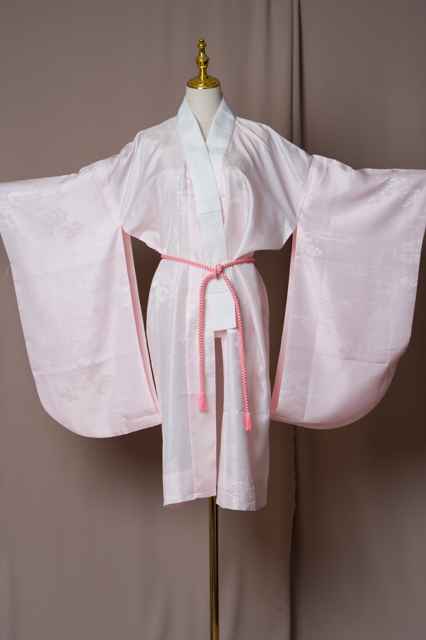 Винтидж Нагаджубан в нежно розово с фини флорални мотиви