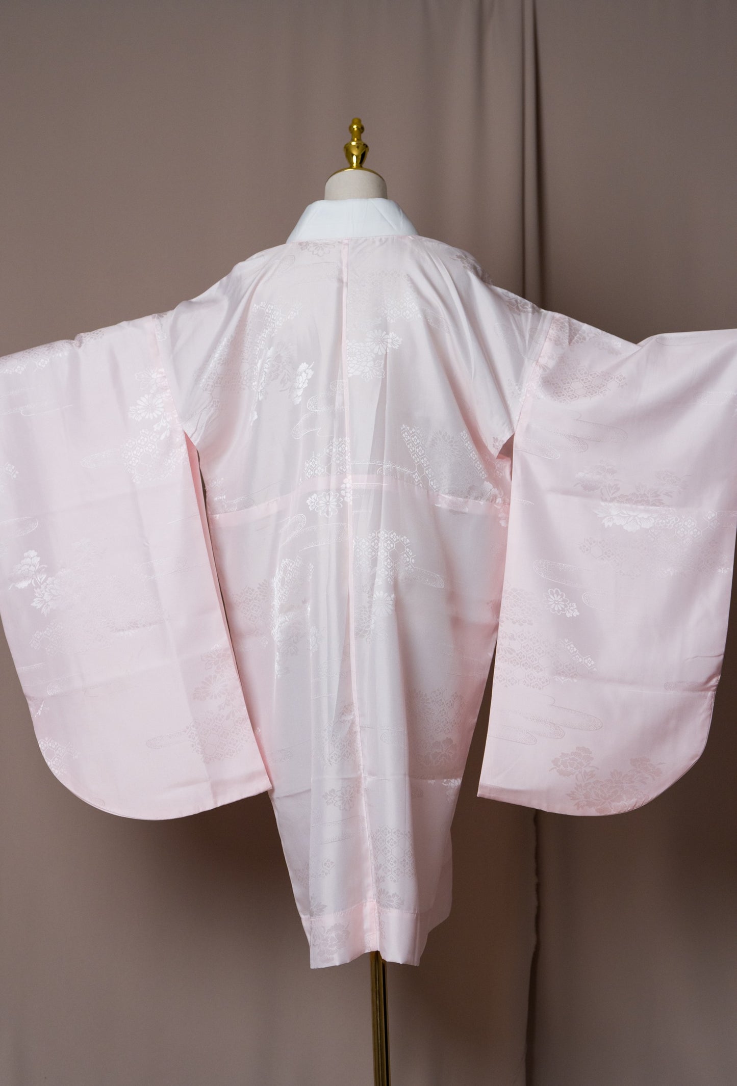 Винтидж Нагаджубан в нежно розово с фини флорални мотиви