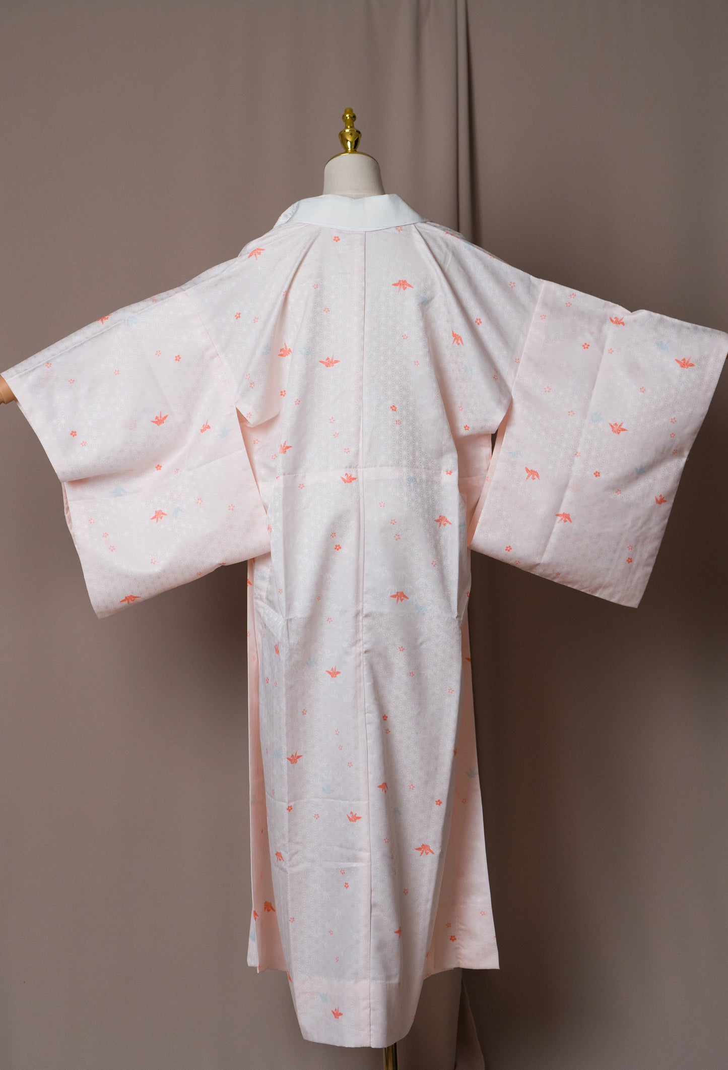 Винтидж Розов Нагаджубан с шарка с жерави и бродерия на яката