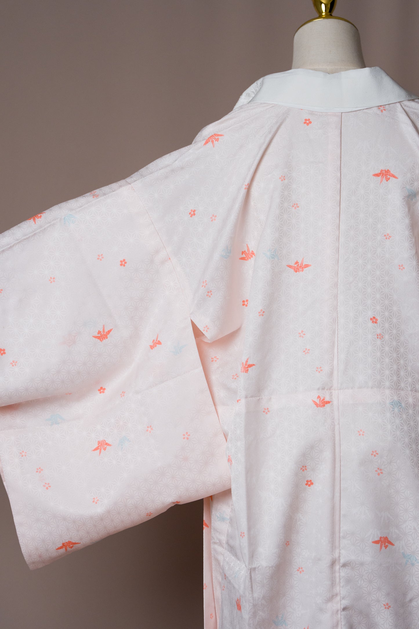 Винтидж Розов Нагаджубан с шарка с жерави и бродерия на яката