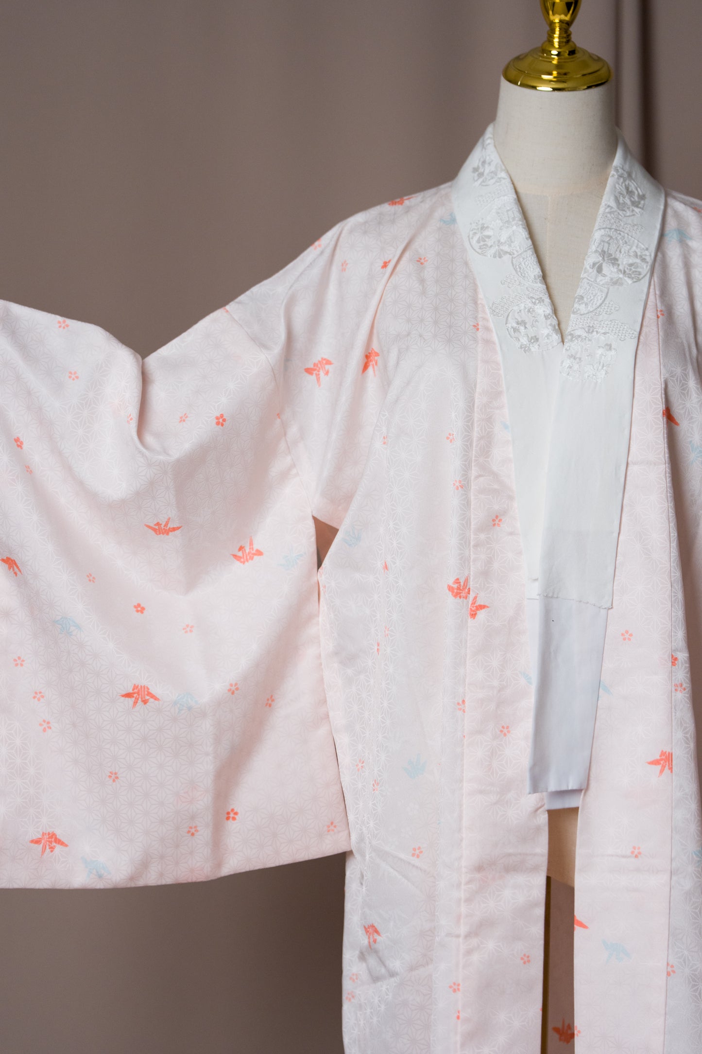 Винтидж Розов Нагаджубан с шарка с жерави и бродерия на яката