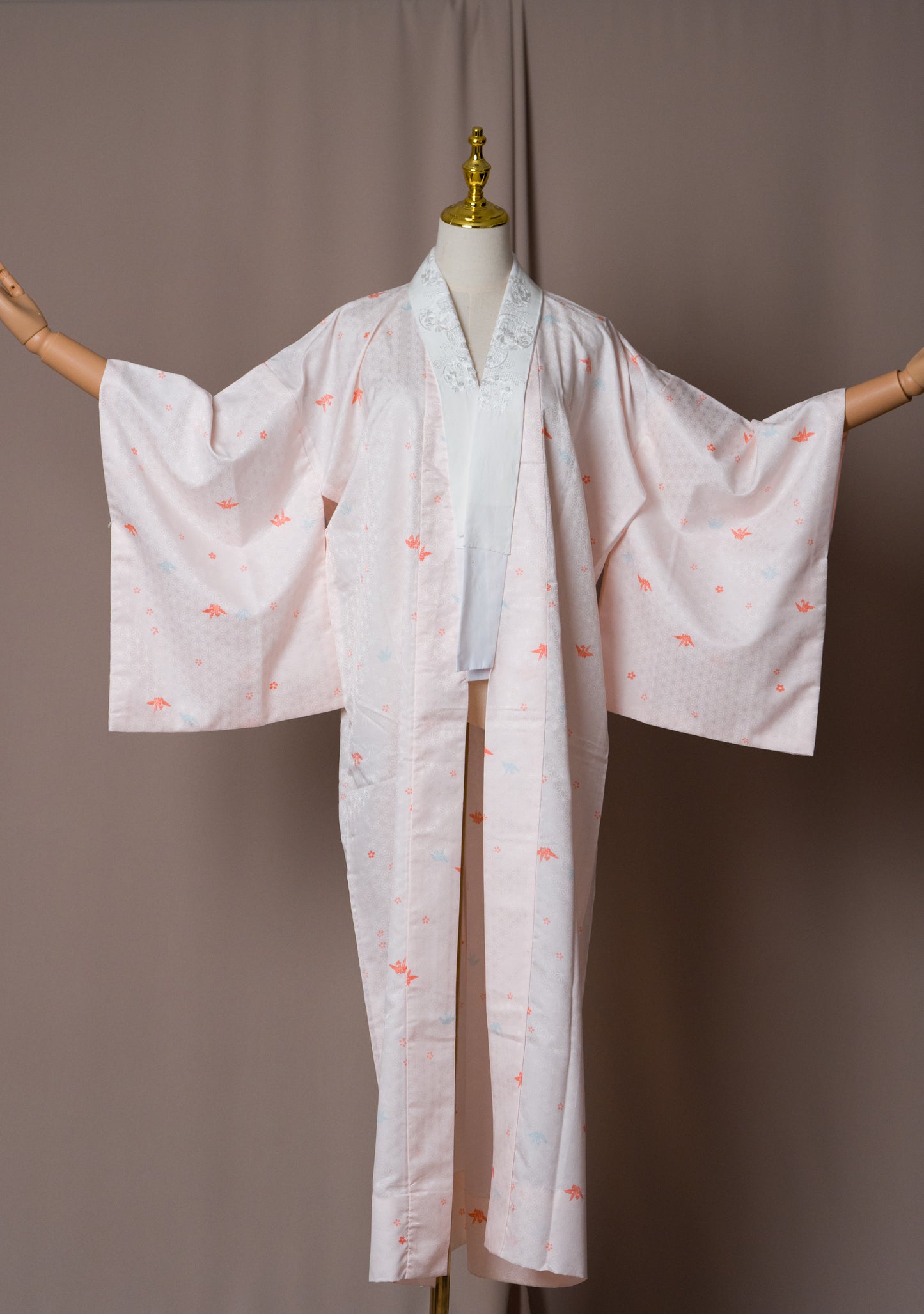 Винтидж Розов Нагаджубан с шарка с жерави и бродерия на яката