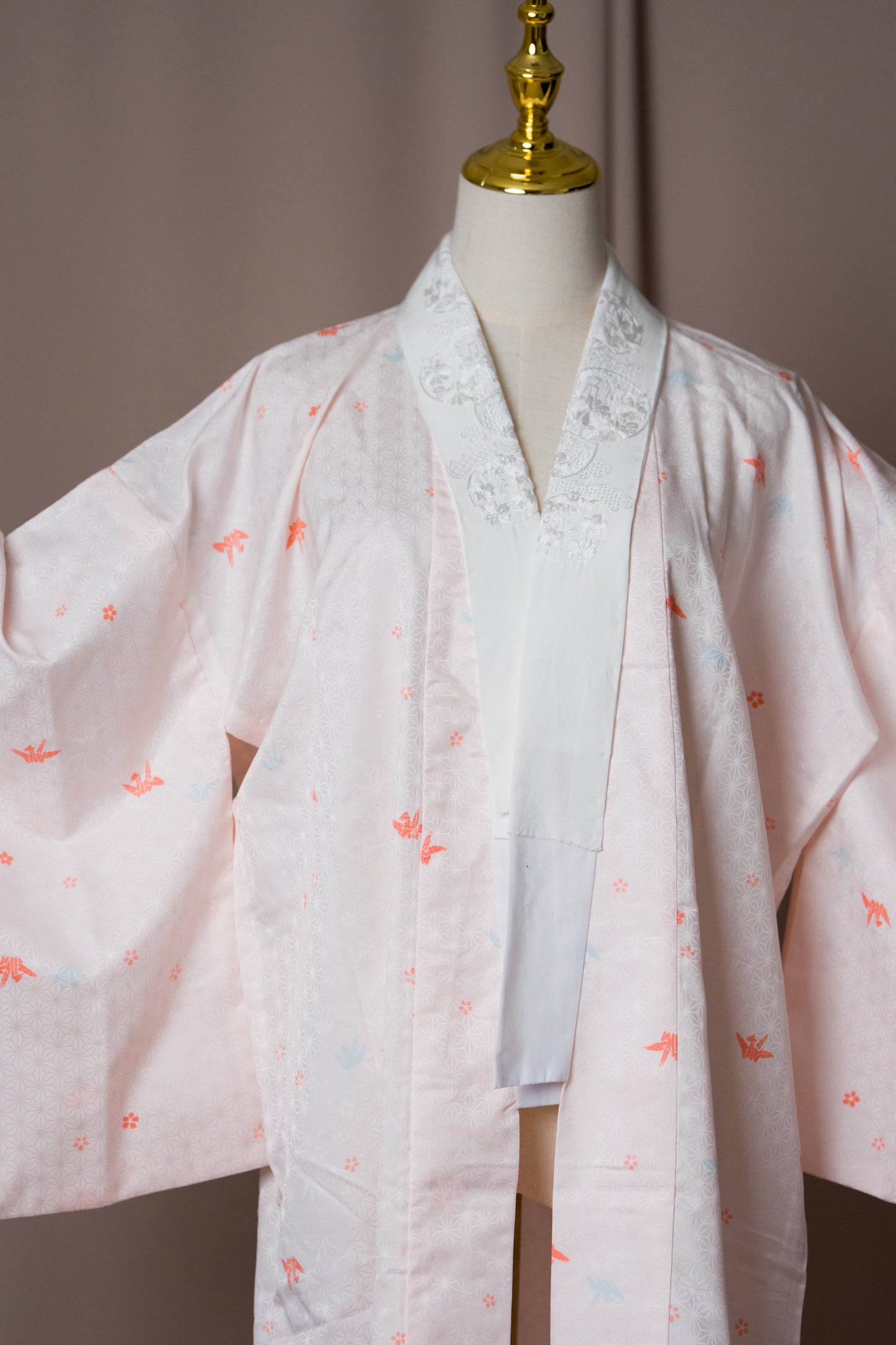 Винтидж Розов Нагаджубан с шарка с жерави и бродерия на яката