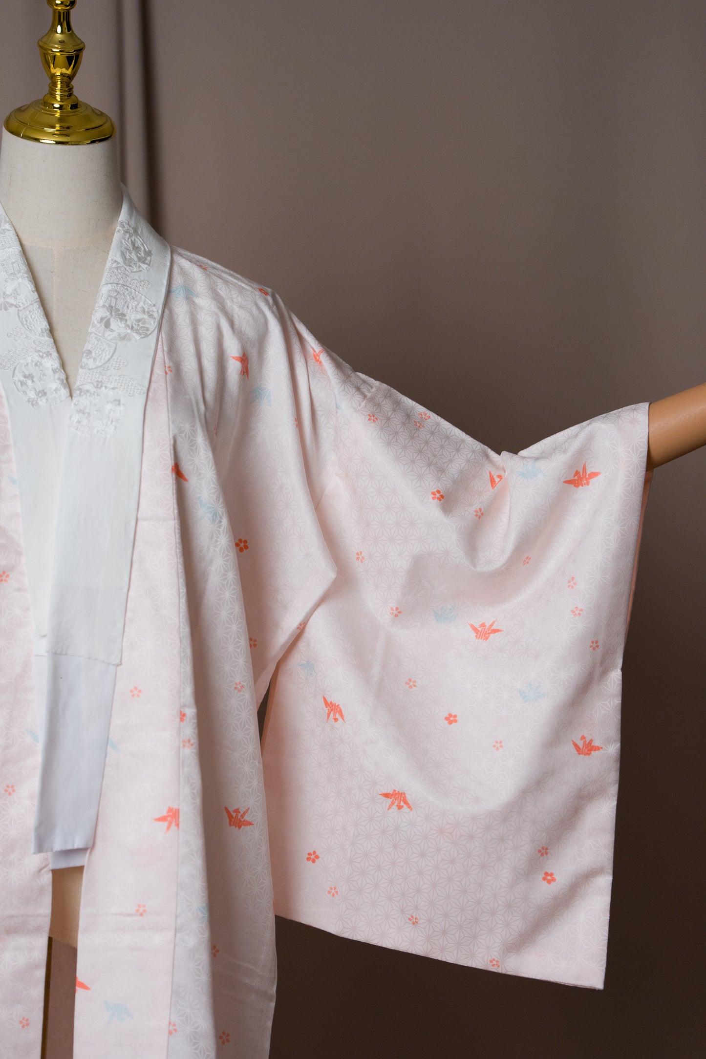 Винтидж Розов Нагаджубан с шарка с жерави и бродерия на яката
