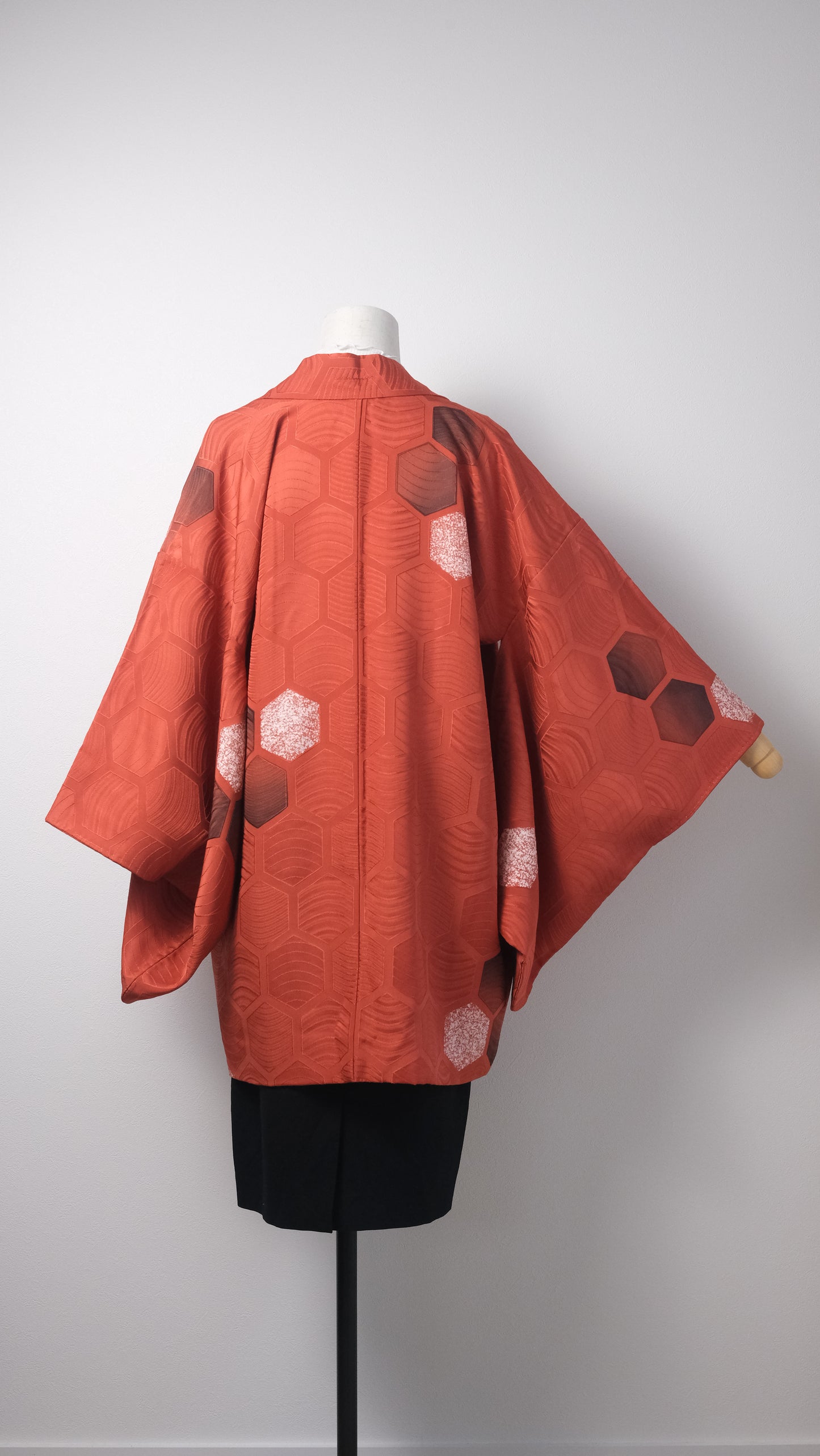 Red Haori with Tortoiseshell Hexagon Weave Pattern & Children’s Festival Lining