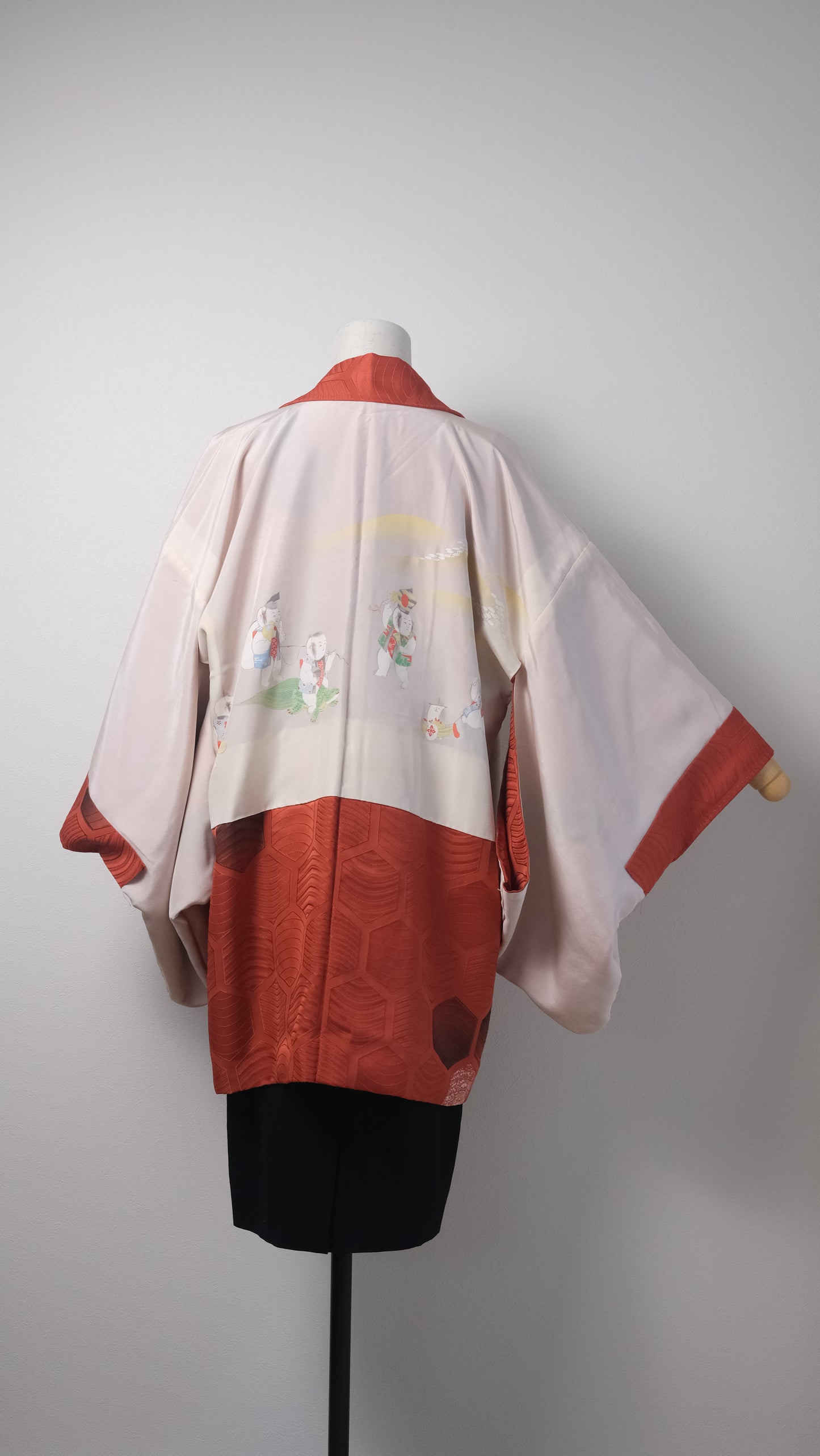 Red Haori with Tortoiseshell Hexagon Weave Pattern & Children’s Festival Lining