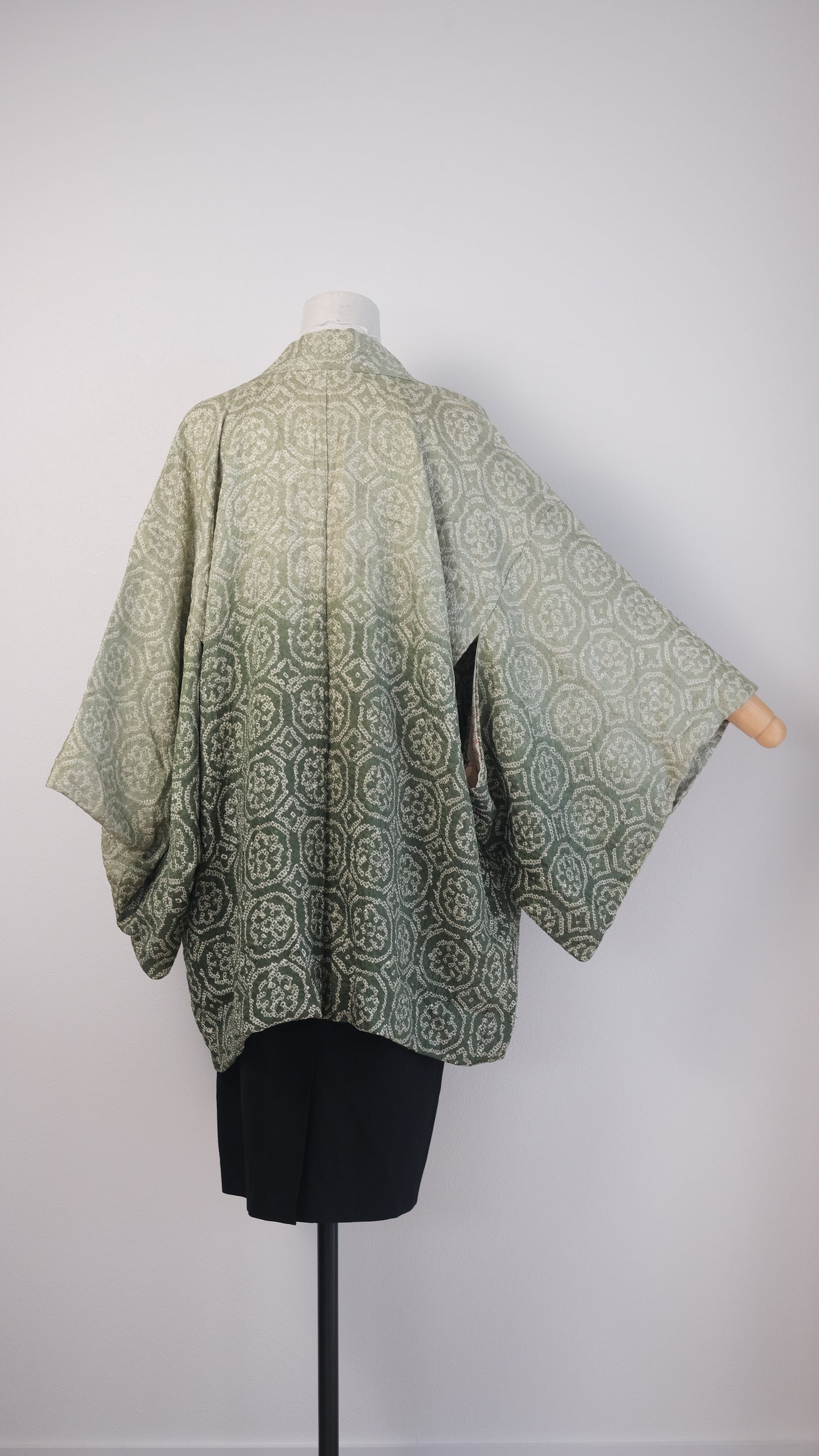 Green Gradation Haori with Shibori-Inspired Motif