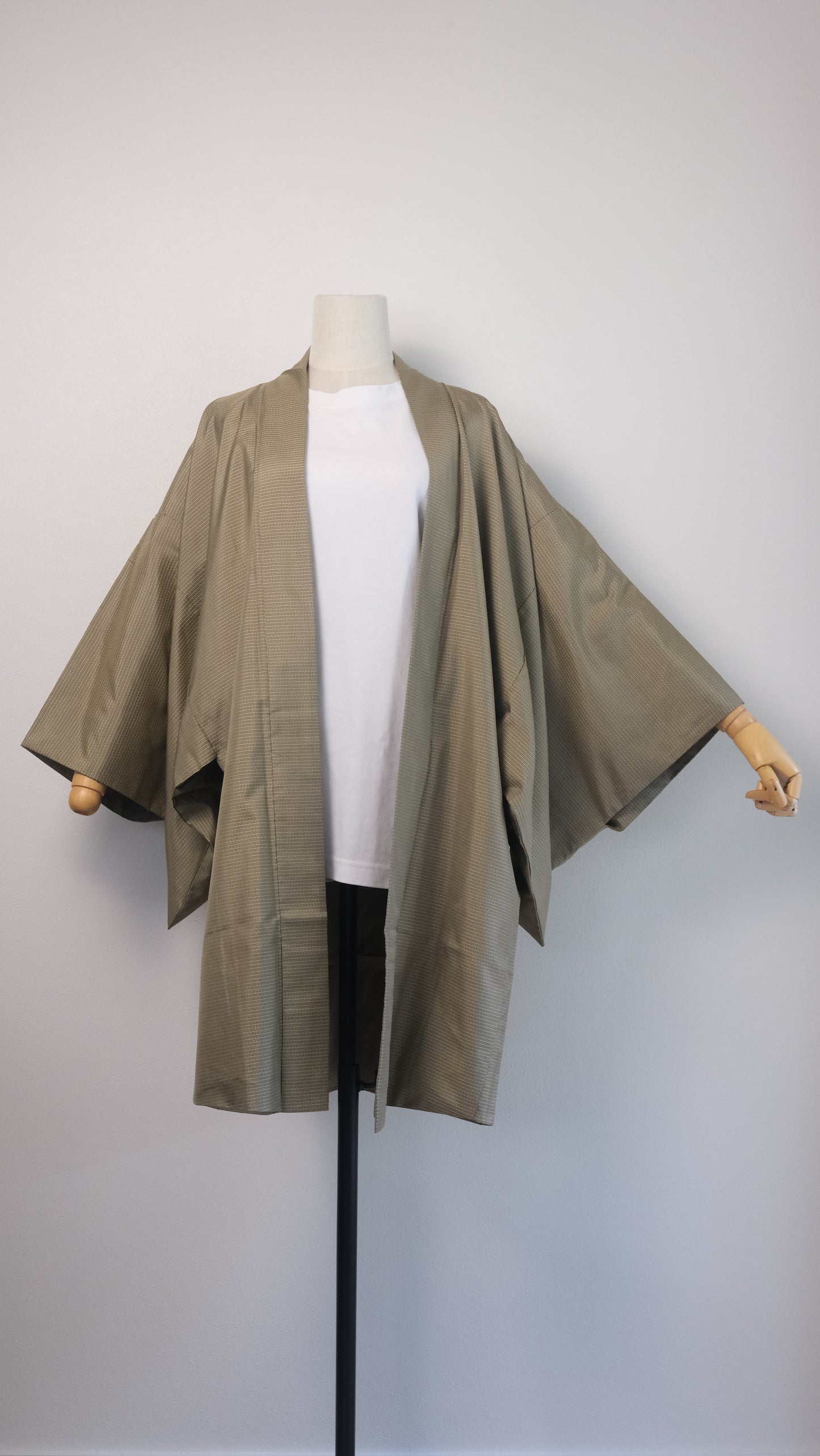 Khaki Haori with Subtle Plaid and Scenic Landscape Lining (For Men)