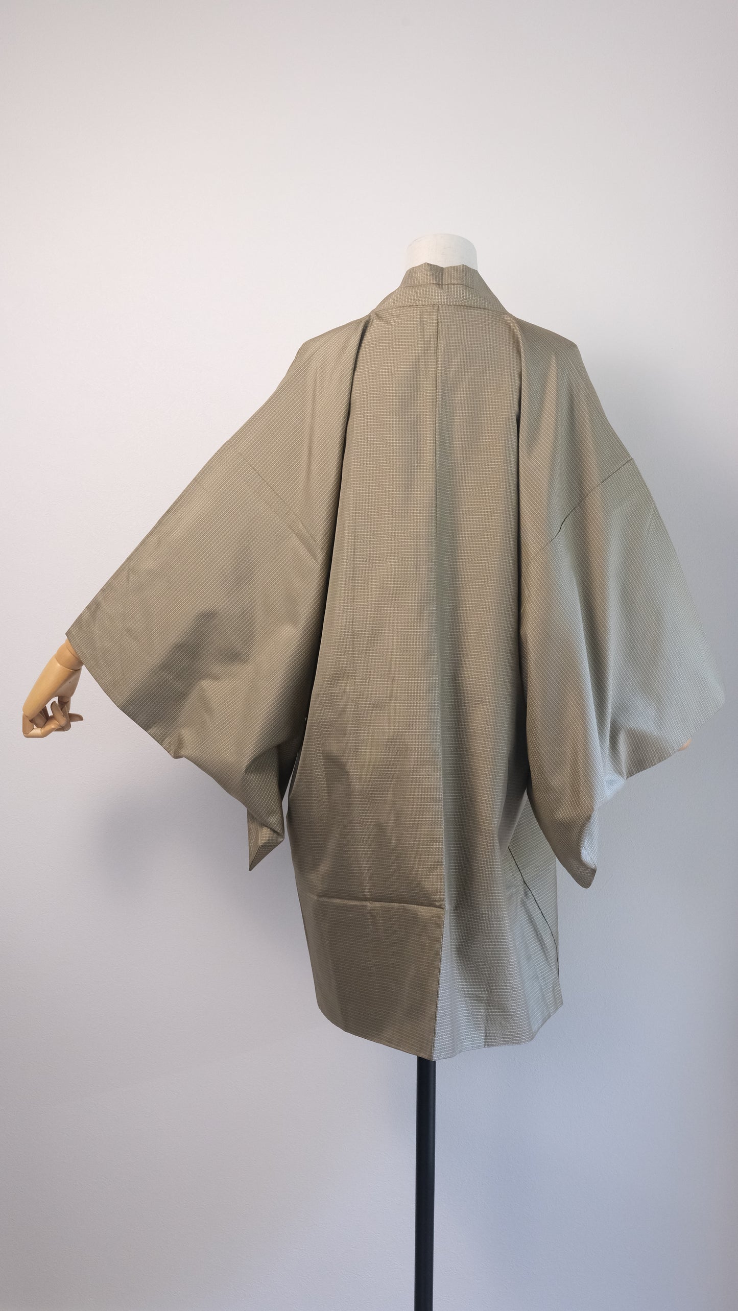 Khaki Haori with Subtle Plaid and Scenic Landscape Lining (For Men)