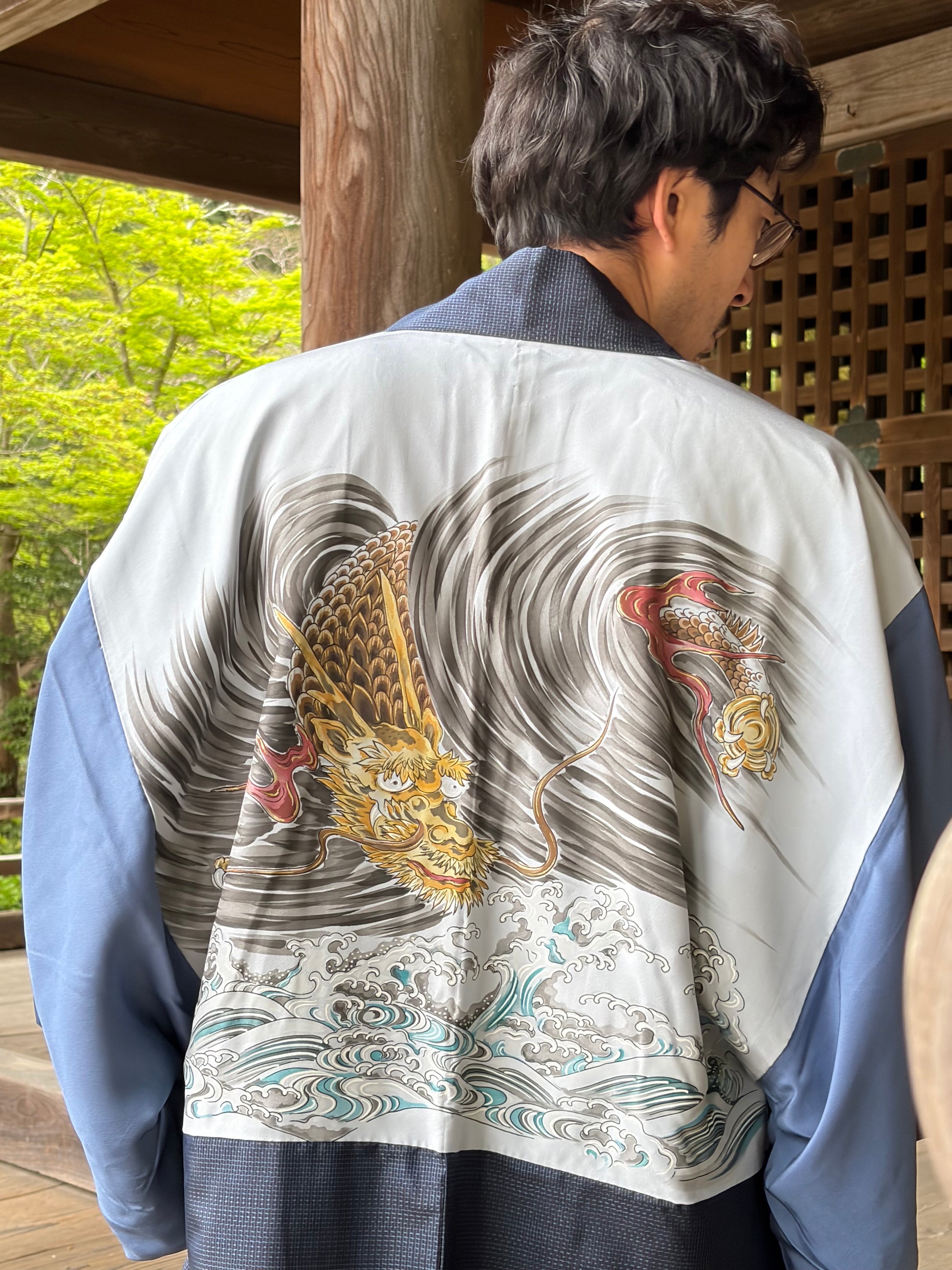 Man wearing the vintage navy men's haori open over an outfit, outdoors