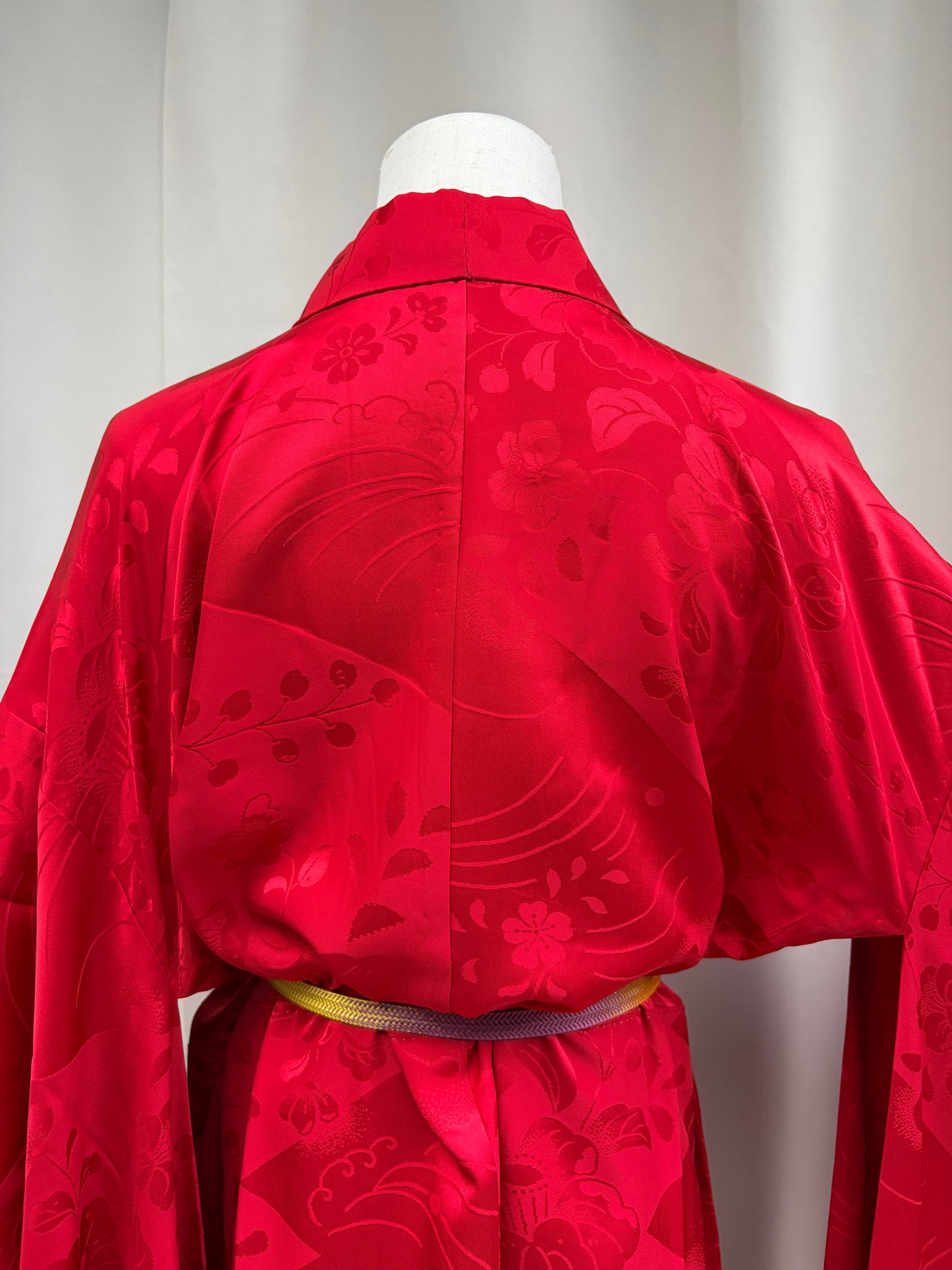 Collar and flowing-water motif detail of the red nagajuban