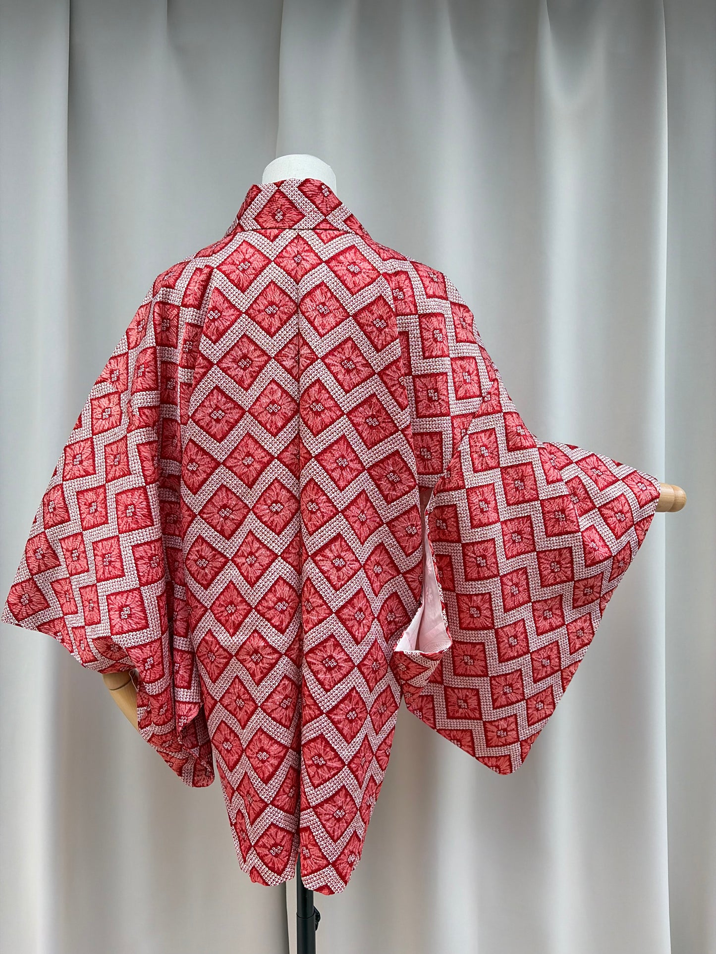 Vintage Red Shibori-Style Haori with Higaki Diamond Pattern