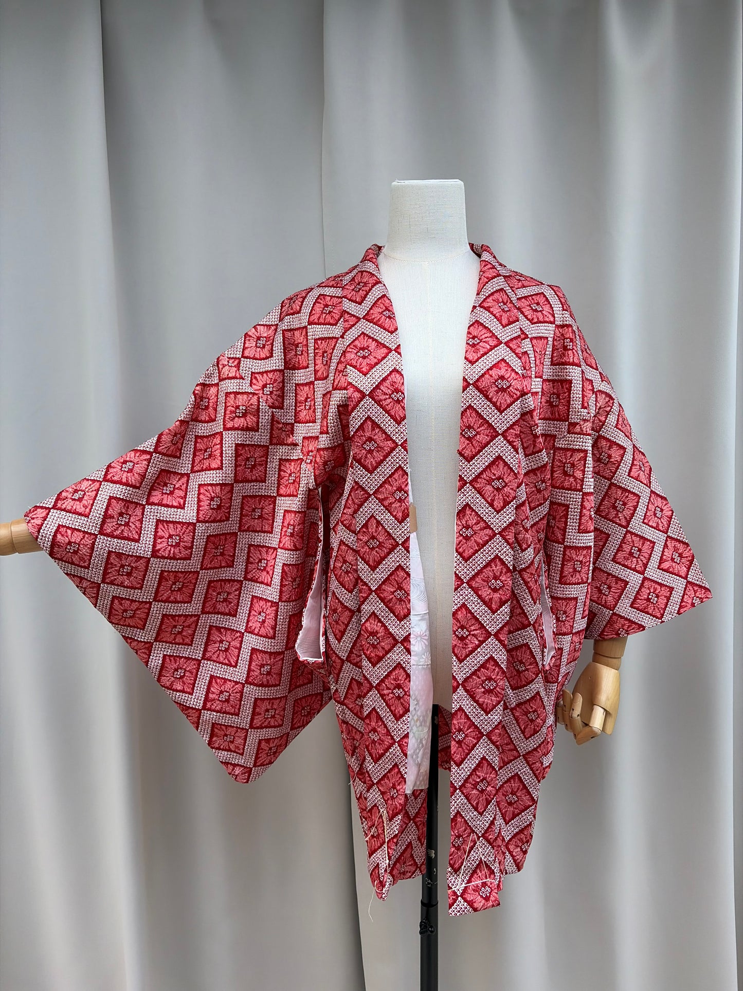 Vintage Red Shibori-Style Haori with Higaki Diamond Pattern