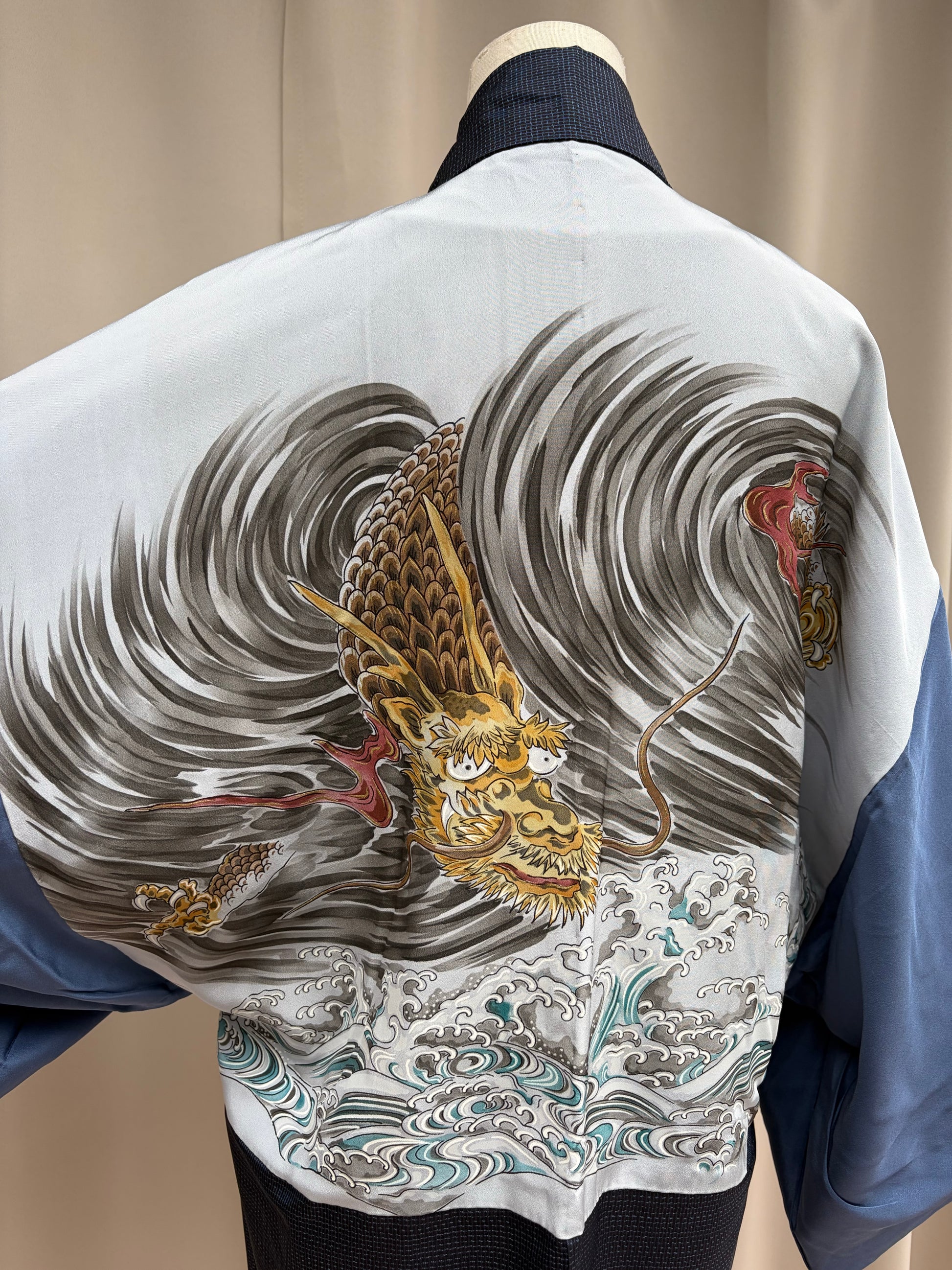 Dragon head detail hand-painted on the haori reverse