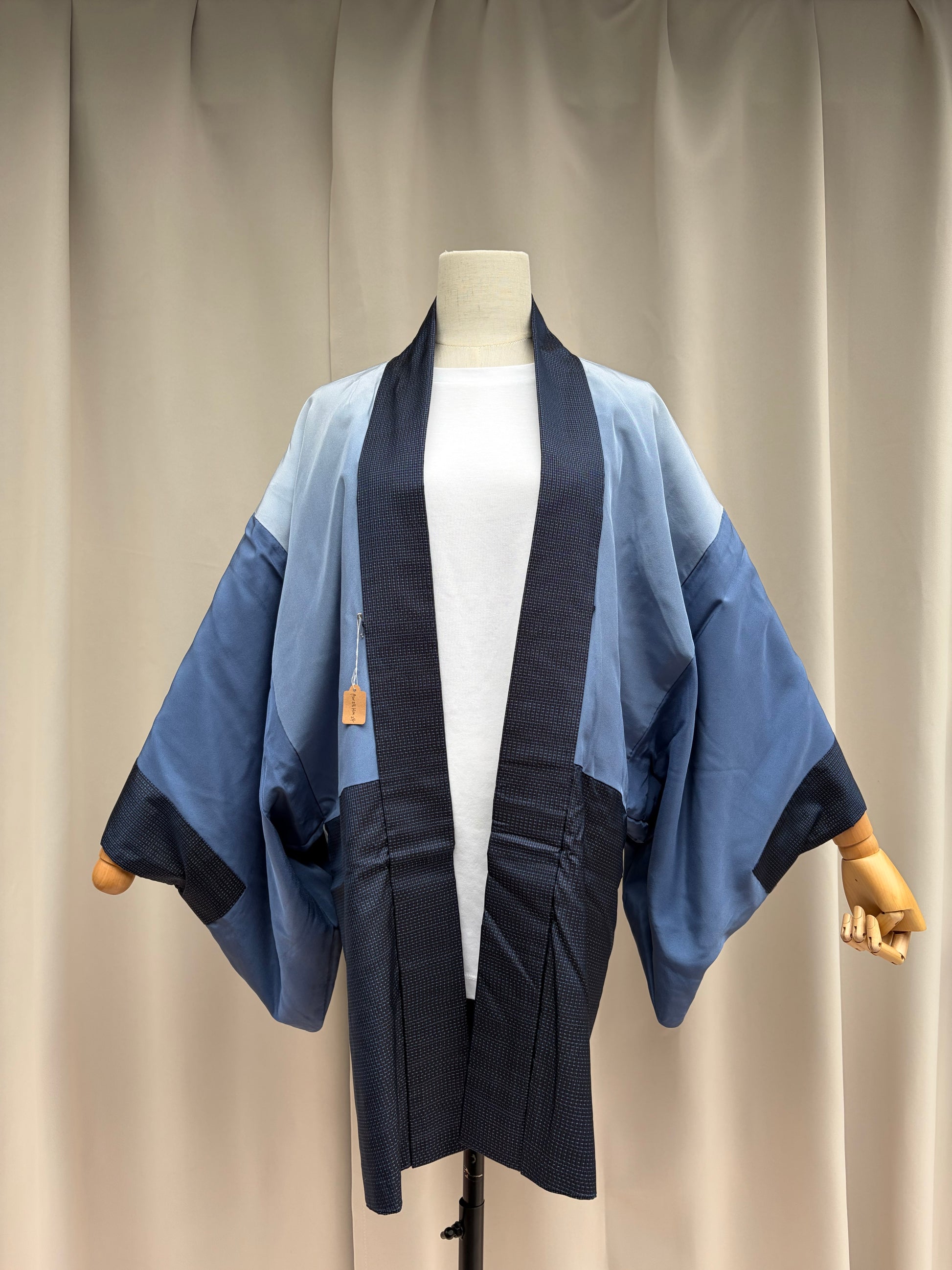 Close-up of the dragon-and-waves painting on the haori reverse