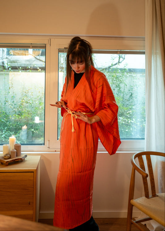 Винтидж нагаджубан в коралово-оранжево с текстуриран мотив