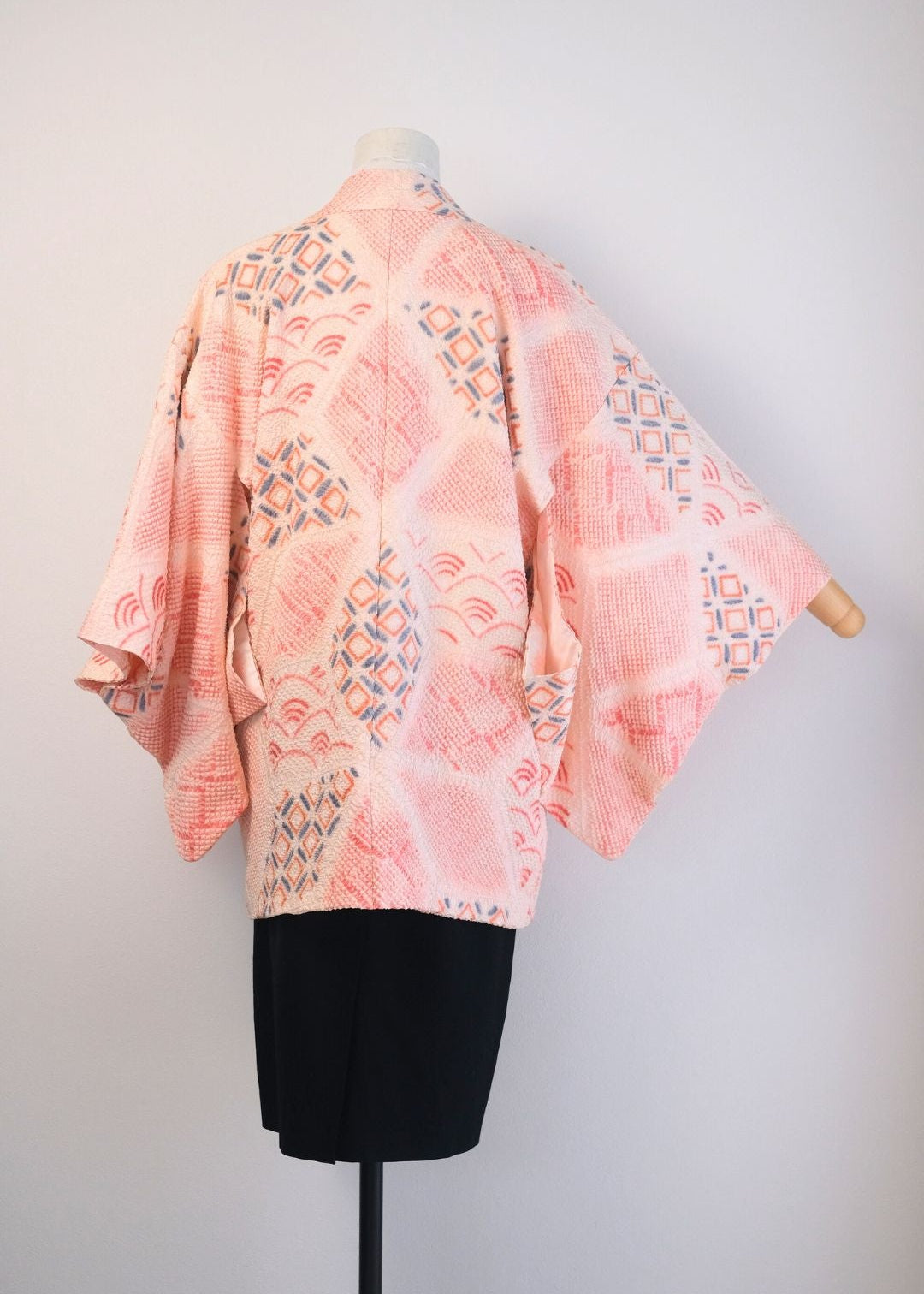 Прасковен руж и индиго Shibori Haori с мотиви Asanoha и Seigaiha