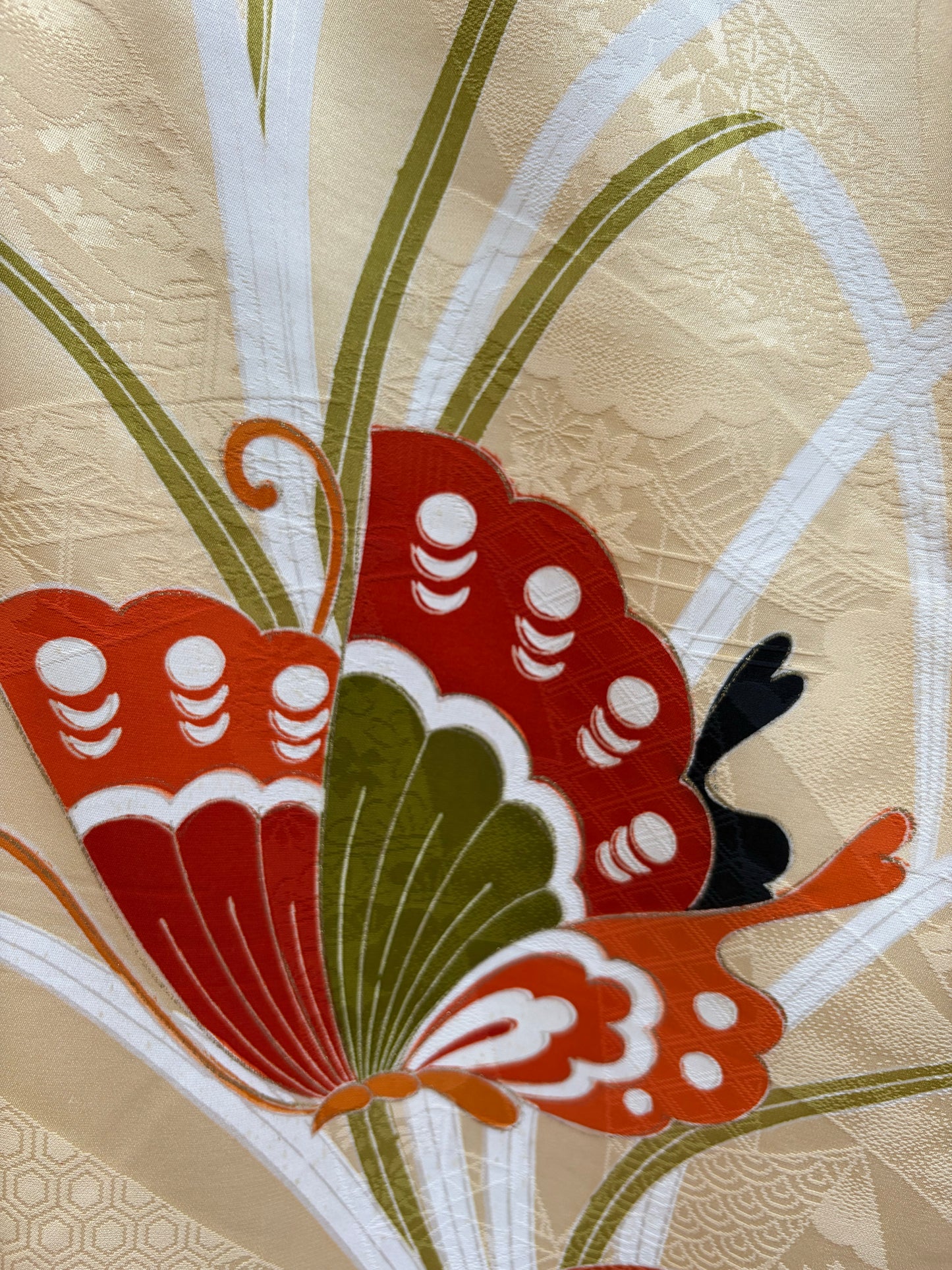 White silk lining with cream yellow hem of the furisode