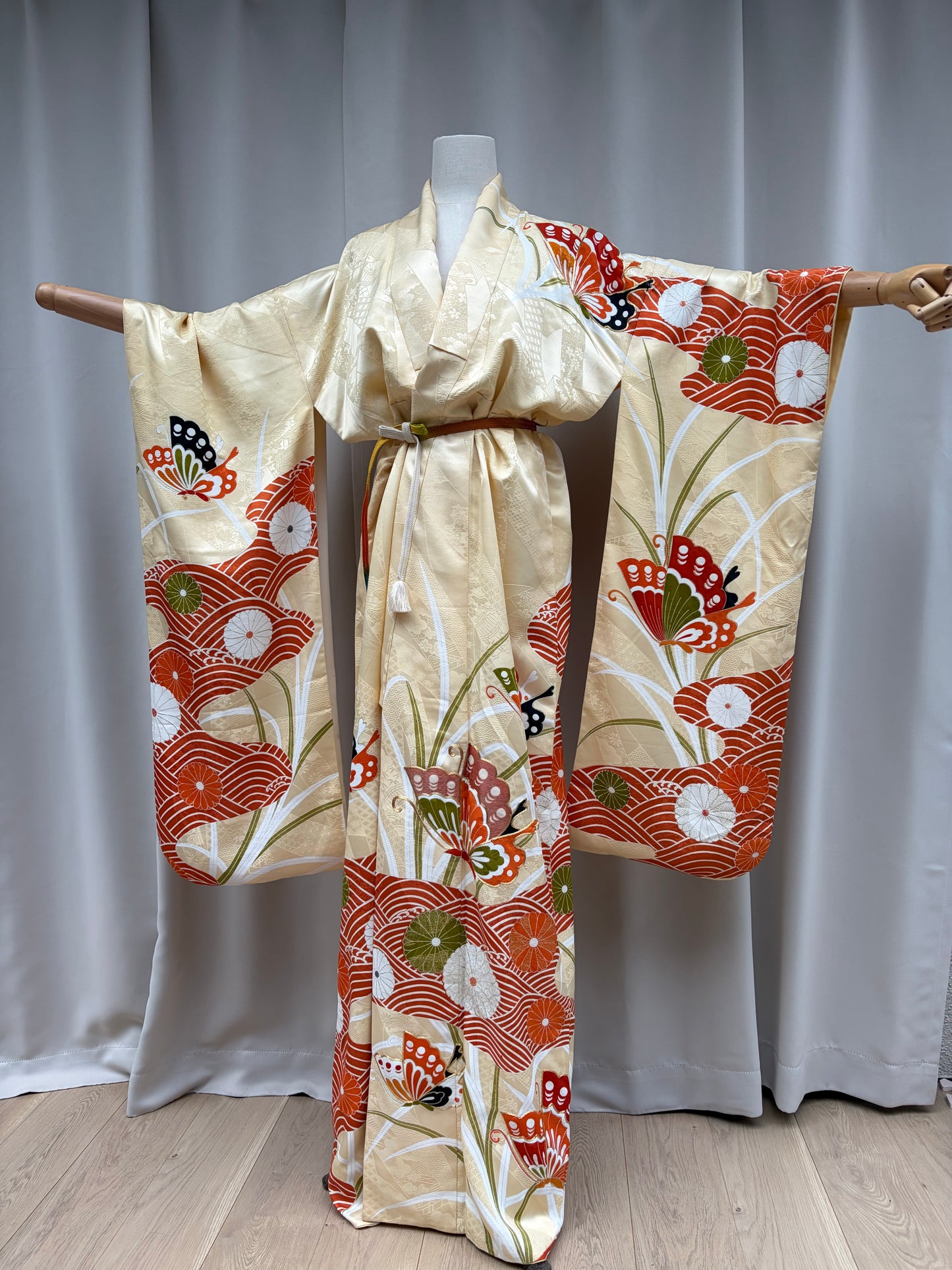 Woven ground pattern of the cream silk furisode
