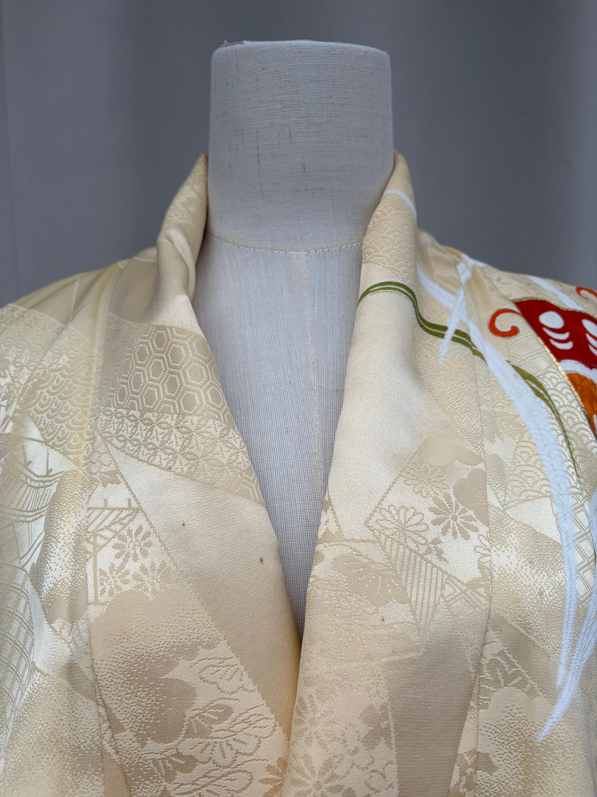 Chrysanthemum and wave detail with gold thread